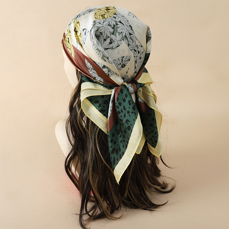 Bufanda de 70x70cm para mujer, - Women Accessories Brands reseña y precio